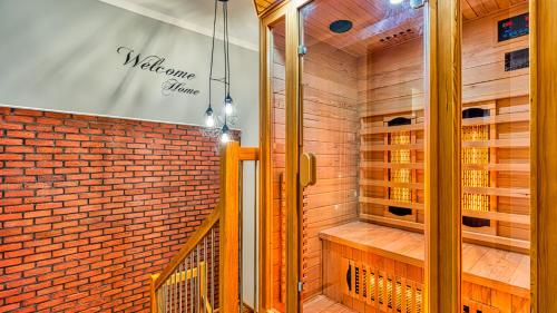 Kúpeľňa v ubytovaní Apartament Cicha 5 VIP z SAUNĄ by Royal Aparts
