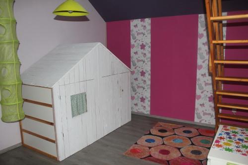  La course du soleil -  Room  picture :   Shower    Bath    TV                           