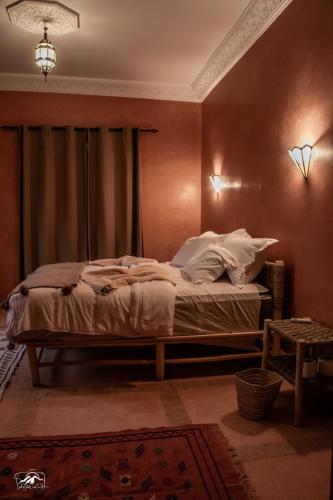 a bedroom with a bed in a room at Dar Ajgal in Dourtane