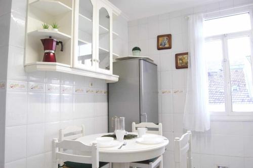 A kitchen or kitchenette at Apartamento CUNTIS