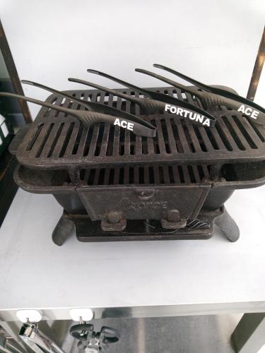 a close up of a car engine on a table at オーシャンビューFORTUNA YAKA Ace 12名対応 海まで徒歩 シャワールーム 2 BBQ OK in Kin