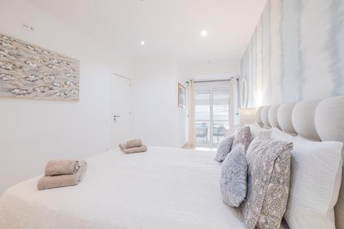 Luxurious Seaview Apartment with pool 5min Beach