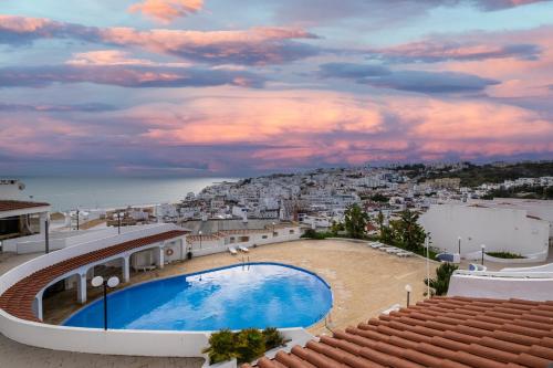 Luxurious Seaview Apartment with pool 5min Beach