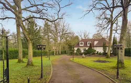 Awesome Home In Lamorlaye With Indoor Swimming Pool, Sauna And Wifi