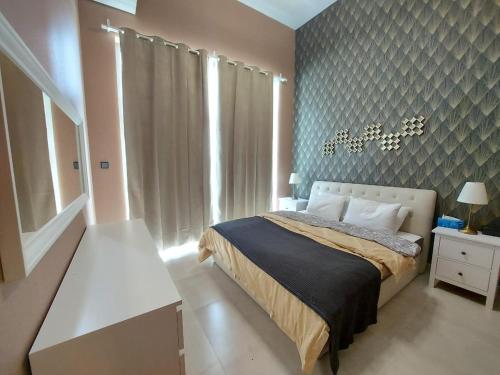 Postel nebo postele na pokoji v ubytování 1BR Luxury Apartment Pantheon Elysee 1 - JVC