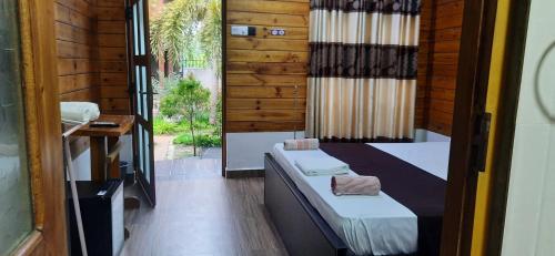 Postel nebo postele na pokoji v ubytování Elegant Green Beach Resort