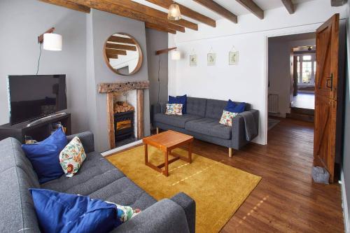 Host & Stay - The Snug