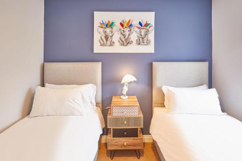 Postel nebo postele na pokoji v ubytování Host & Stay - The Tardis
