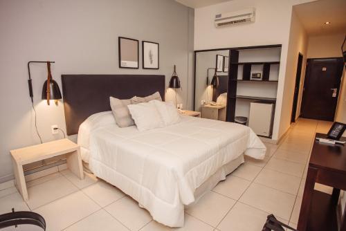 Postel nebo postele na pokoji v ubytování Maria's Hotel