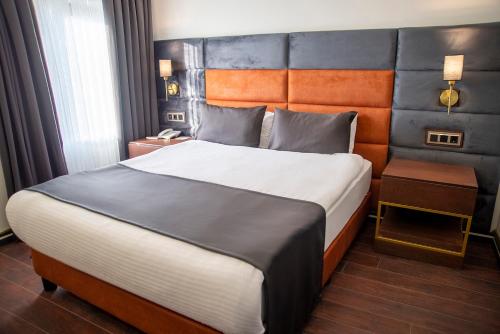 Postel nebo postele na pokoji v ubytování Midyat Royal Hotel & Spa