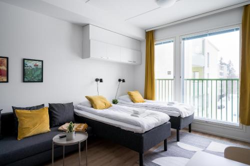 Ένα ή περισσότερα κρεβάτια σε δωμάτιο στο Hiisi Homes Järvenpää