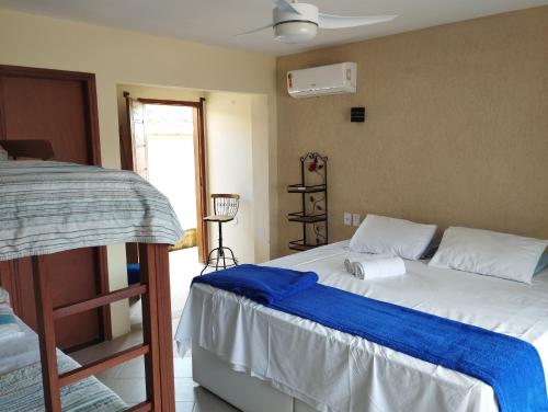 Postel nebo postele na pokoji v ubytování Andorinhas Suites