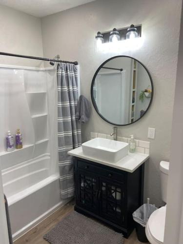 Un baño de Urban Rustic Getaway
