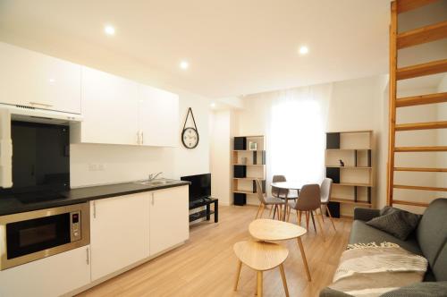 Jolie deux pièces avec Balcon centre ville Cannes - DEL103