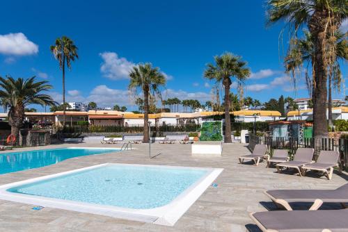 Bazén v ubytovaní Home2Book Terrace&Pool Apartment Playa del Inglés alebo v jeho blízkosti