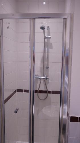 a bathroom with a shower and a shower at Reach Guest House in Birmingham