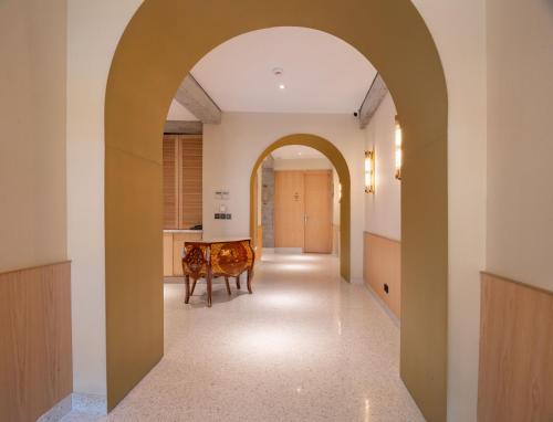 an archway in a hallway with a table in a room at Rosetti Hotel in Bucharest