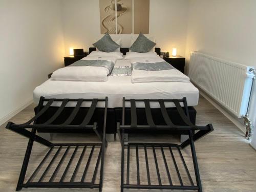 Postel nebo postele na pokoji v ubytování 1,5 Zimmer Apartment in S-Bahn Nähe, 35 qm, max 4 Pers, zentral, private Terasse, Internet 250 MBit