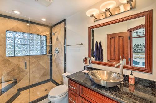 Central Scottsdale Townhouse with Pool Access! 욕실