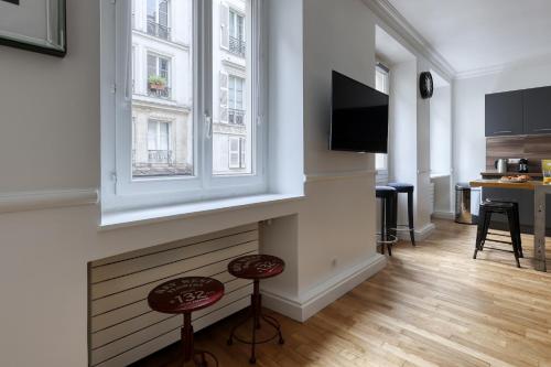 Superb Large and New 4bds Flat - Heart of Paris 10