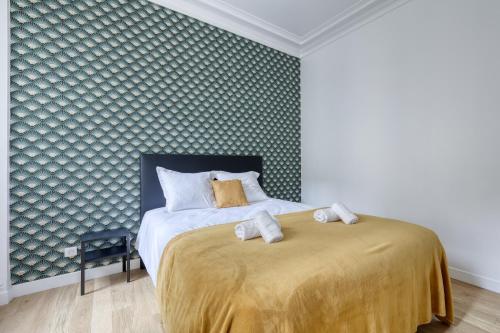 Superb Large and New 4bds Flat - Heart of Paris 10