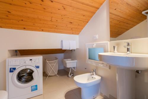 a bathroom with a washing machine and a sink at Appartamenti Sud Est in Marina di Ragusa