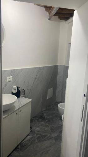 a bathroom with a sink and a toilet at Stupendo bilocale nuovissimo con finiture di lusso in Carrara