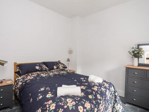 Postel nebo postele na pokoji v ubytování Llys Mair