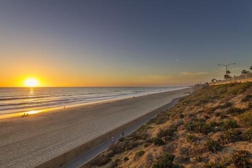 Φωτογραφία από το άλμπουμ του Ocean View From Private Patio, Steps To Beach, Parking σε Carlsbad