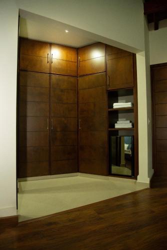 a room with wooden lockers and a room with wood floors at Hotel Mansión Barichara in Barichara
