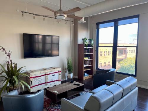 Luxury Industrial Loft on Mill – Photos 3