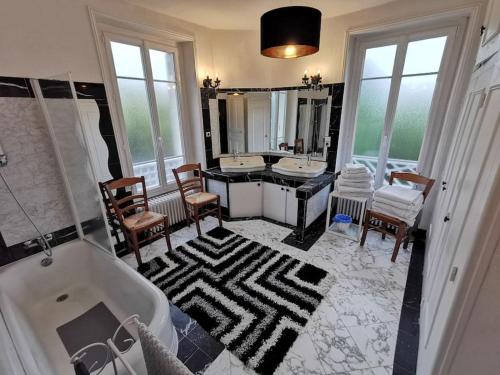 Kúpeľňa v ubytovaní Grande maison familiale 12p à proximité de Blois
