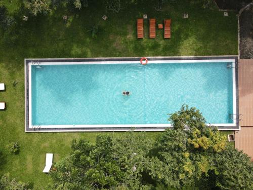 an overhead view of a large swimming pool at NIVADOO RESORT SIGIRIYA in Sigiriya