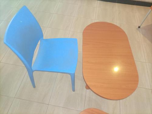 two chairs sitting on the floor next to a surfboard at Pearl Motel Buloba in Buloba