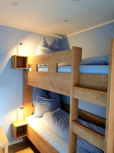 a bedroom with two bunk beds with blue walls at City - Appartement in Lengerich