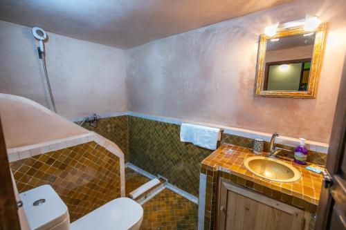Un baño de Riad Dar Hidaya Fes