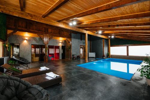 a living room with a swimming pool in a house at Aries Vârtop in Vartop