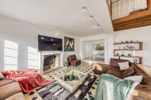 Photo de la galerie de l'établissement Charmante Maison de 240 m2 avec bâtisse supplémentaire indépendante, à Orvilliers