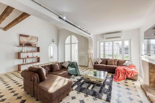 Photo de la galerie de l'établissement Charmante Maison de 240 m2 avec bâtisse supplémentaire indépendante, à Orvilliers