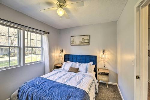 1 dormitorio con 1 cama azul y ventilador de techo en Pet-Friendly Charleston Home with Fenced Yard!, en Charleston