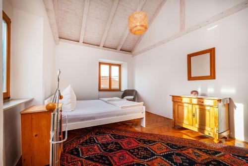 Postel nebo postele na pokoji v ubytování Ferienhaus Kuca Marija - Traditionelles Steinhaus bei Zadar