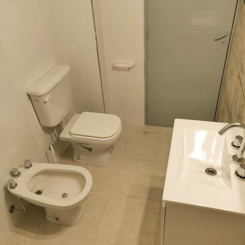 Ένα μπάνιο στο Departamentos Uma