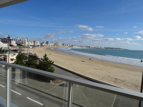 Appartement T2 face plage avec balcon, cuisine équipée et TV - FR-1-92-908