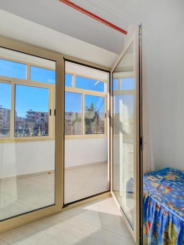 Lovely 2 bedroom condo with parking on premises! - Image 13