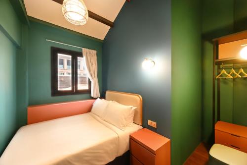 Ένα ή περισσότερα κρεβάτια σε δωμάτιο στο Dream Chaser Boutique Capsule Hotel