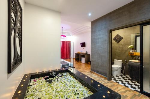 Ένα μπάνιο στο Nina Angkor Residence