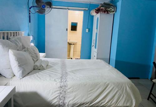Łóżko lub łóżka w pokoju w obiekcie The Dwelling Place Unit 1 in East London