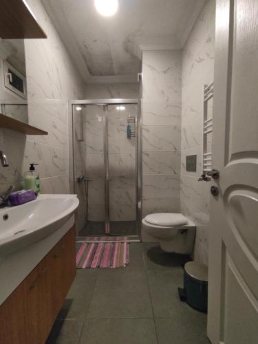 Et badeværelse på Private Room in Istanbul #13