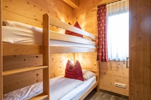 Una cama o camas en una habitación de The Kaprun Edition - Luxury Chalets & Style Suites