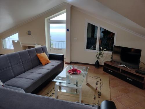 Χώρος καθιστικού στο Beautiful View 2 - Arco da Calheta - Ilha da Madeira
